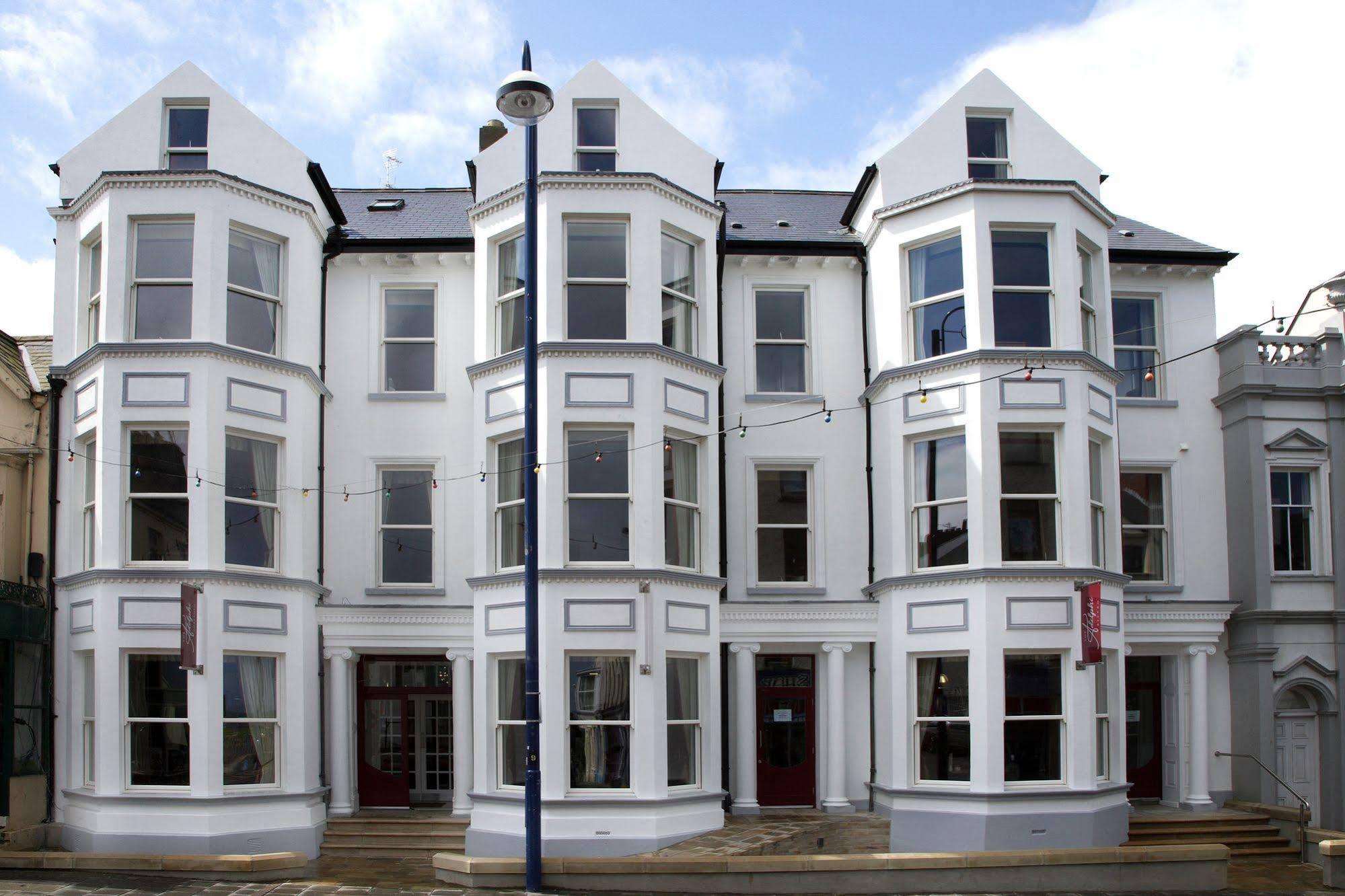 Portrush Adelphi Hotel Exterior foto The former hotel